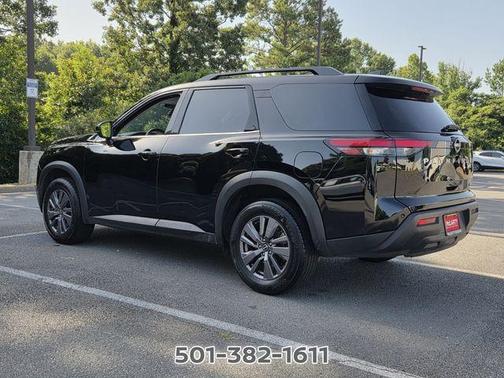 Black 2024 Nissan Pathfinder SV