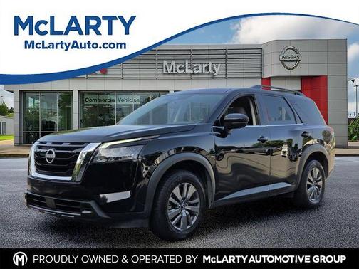 Black 2024 Nissan Pathfinder SV