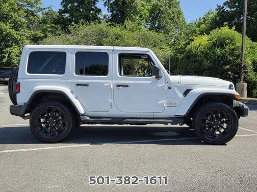 Bright White Clearcoat 2023 Jeep Wrangler Sahara