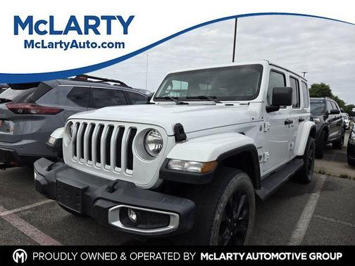 Bright White Clearcoat 2023 Jeep Wrangler Sahara