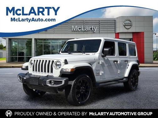Bright White Clearcoat 2023 Jeep Wrangler Sahara