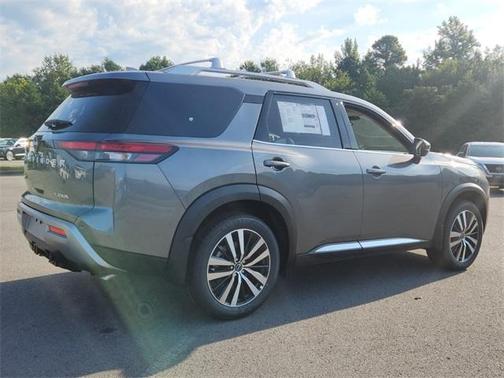 2025 Nissan Pathfinder Platinum