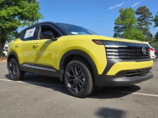 2t Ylw Blk Roof 2026 Nissan Kicks SR