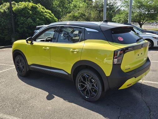 2t Ylw Blk Roof 2026 Nissan Kicks SR