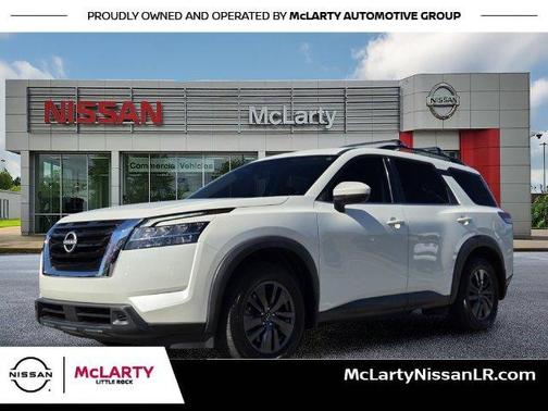 White 2022 Nissan Pathfinder SV