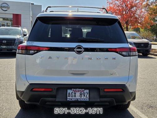 White 2022 Nissan Pathfinder SV