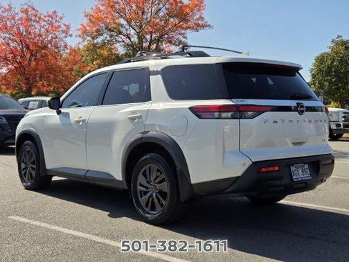 White 2022 Nissan Pathfinder SV