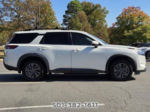 White 2022 Nissan Pathfinder SV