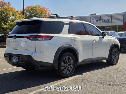 White 2022 Nissan Pathfinder SV