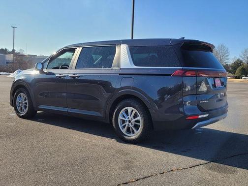 Metal 2024 Kia Carnival LX