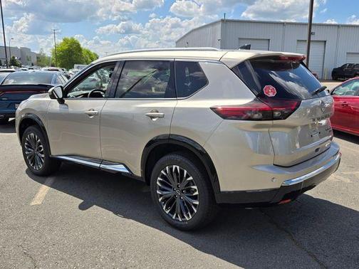 Champagne Silve 2026 Nissan Rogue Platinum