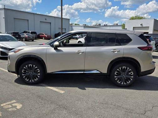 Champagne Silve 2026 Nissan Rogue Platinum