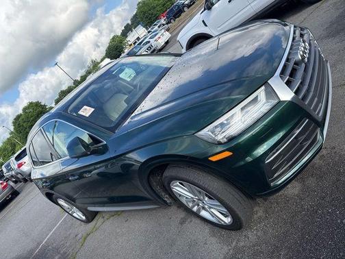 Azores Green Metallic 2020 Audi Q5 40 Premium Plus
