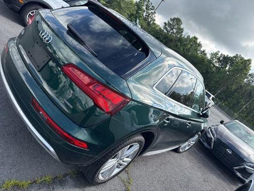 Azores Green Metallic 2020 Audi Q5 40 Premium Plus