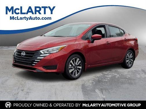 Scarlet Ember 2025 Nissan Versa 1.6 SV