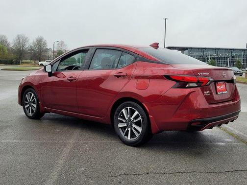 Scarlet Ember 2025 Nissan Versa 1.6 SV