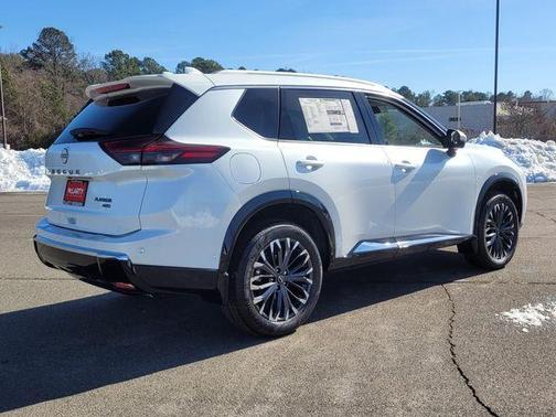 Everest White P 2026 Nissan Rogue Platinum