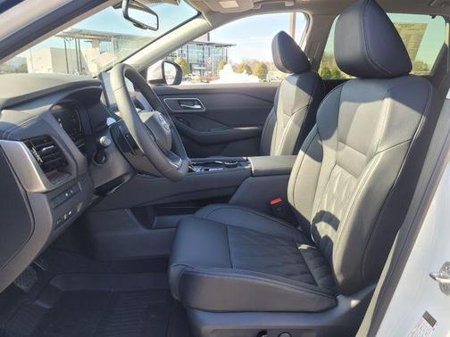 Everest White P 2026 Nissan Rogue Platinum