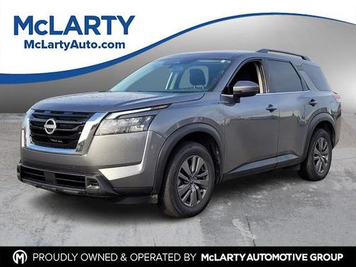 2025 Nissan Pathfinder SV