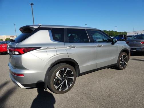 2023 Mitsubishi Outlander SE