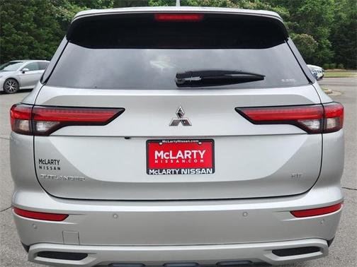 2023 Mitsubishi Outlander SE