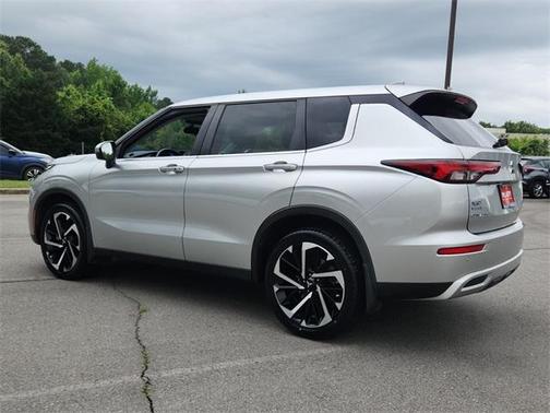 2023 Mitsubishi Outlander SE