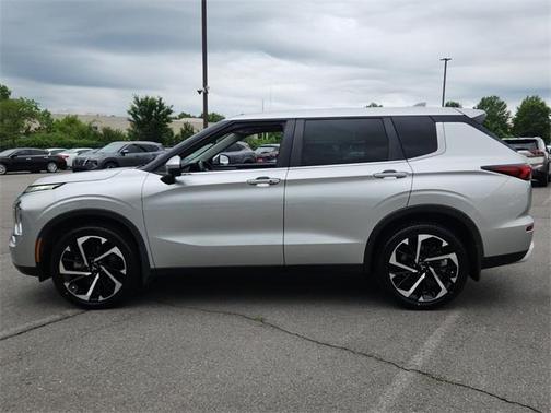 2023 Mitsubishi Outlander SE