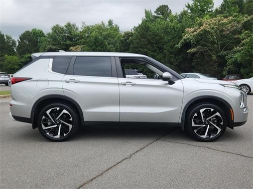 2023 Mitsubishi Outlander SE