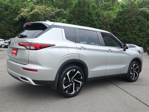 2023 Mitsubishi Outlander SE