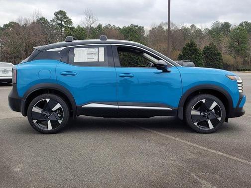 2t Ice Blk Roof 2026 Nissan Kicks SR