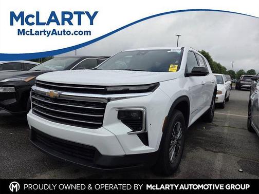 Summit White 2024 Chevrolet Traverse LT