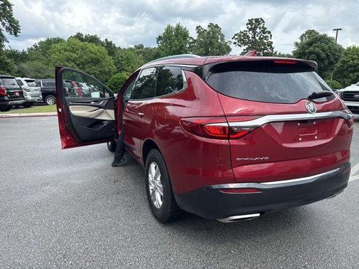 Quartz 2021 Buick Enclave Essence