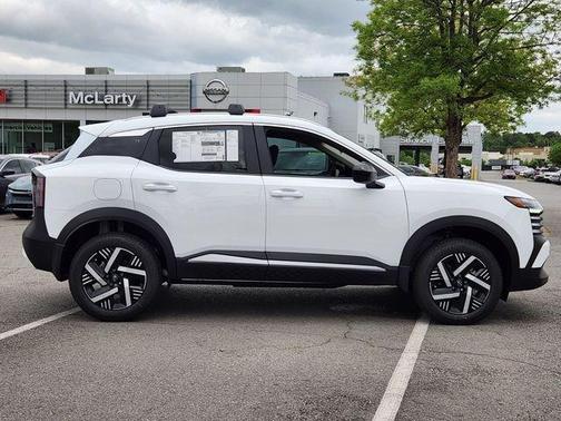 Fresh Powder 2026 Nissan Kicks SV