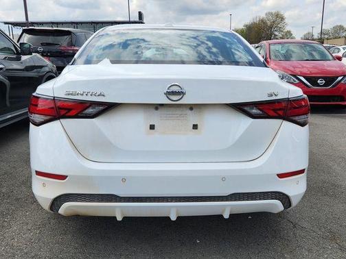 Cloud White 2022 Nissan Sentra SV