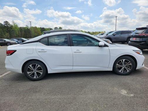 Cloud White 2022 Nissan Sentra SV