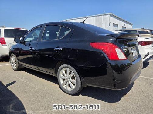 Super Black 2015 Nissan Versa 1.6 SL