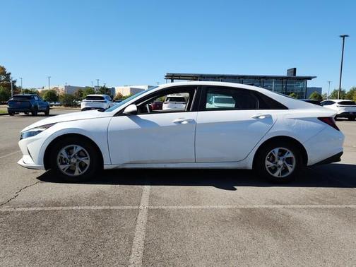 2021 Hyundai ELANTRA SE