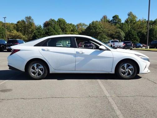 2021 Hyundai ELANTRA SE