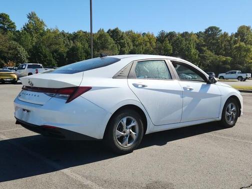 2021 Hyundai ELANTRA SE