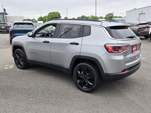 Billet Silver Metallic 2018 Jeep Compass Latitude