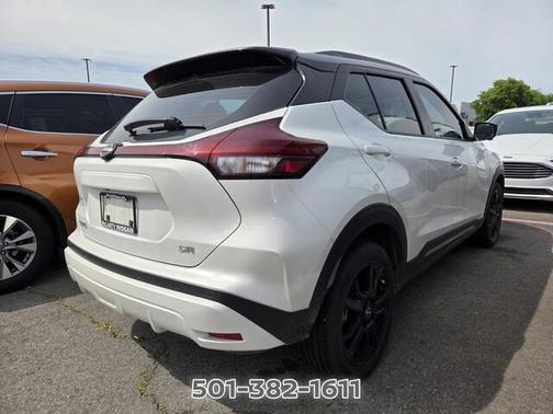 Aspen White / Super Black 2024 Nissan Kicks SR