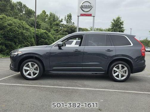 Onyx Black Metallic 2022 Volvo XC90 T5 Momentum 7 Passenger