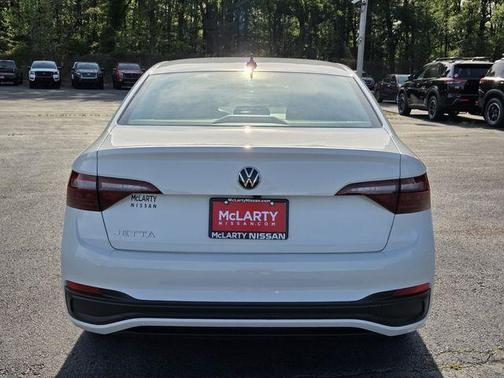 Pure White 2022 Volkswagen Jetta 1.5T S