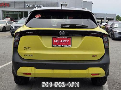 2t Ylw Blk Roof 2025 Nissan Kicks SR