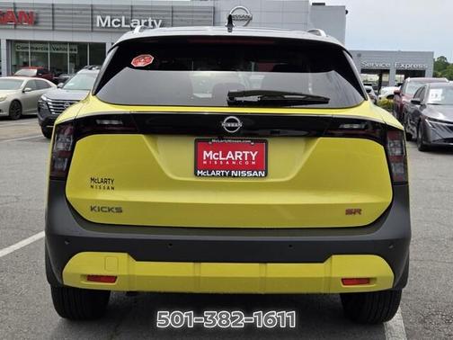 2t Ylw Blk Roof 2025 Nissan Kicks SR