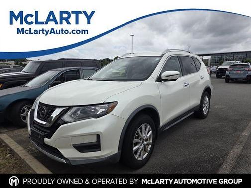 White 2018 Nissan Rogue SV
