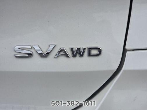 White 2018 Nissan Rogue SV