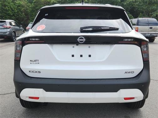 2025 Nissan Kicks SV