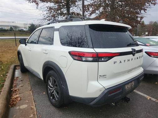 2022 Nissan Pathfinder SV