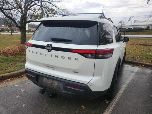2022 Nissan Pathfinder SV